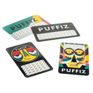 גריינדר כרטיס Puffiz ממתכת במבנה שטוח